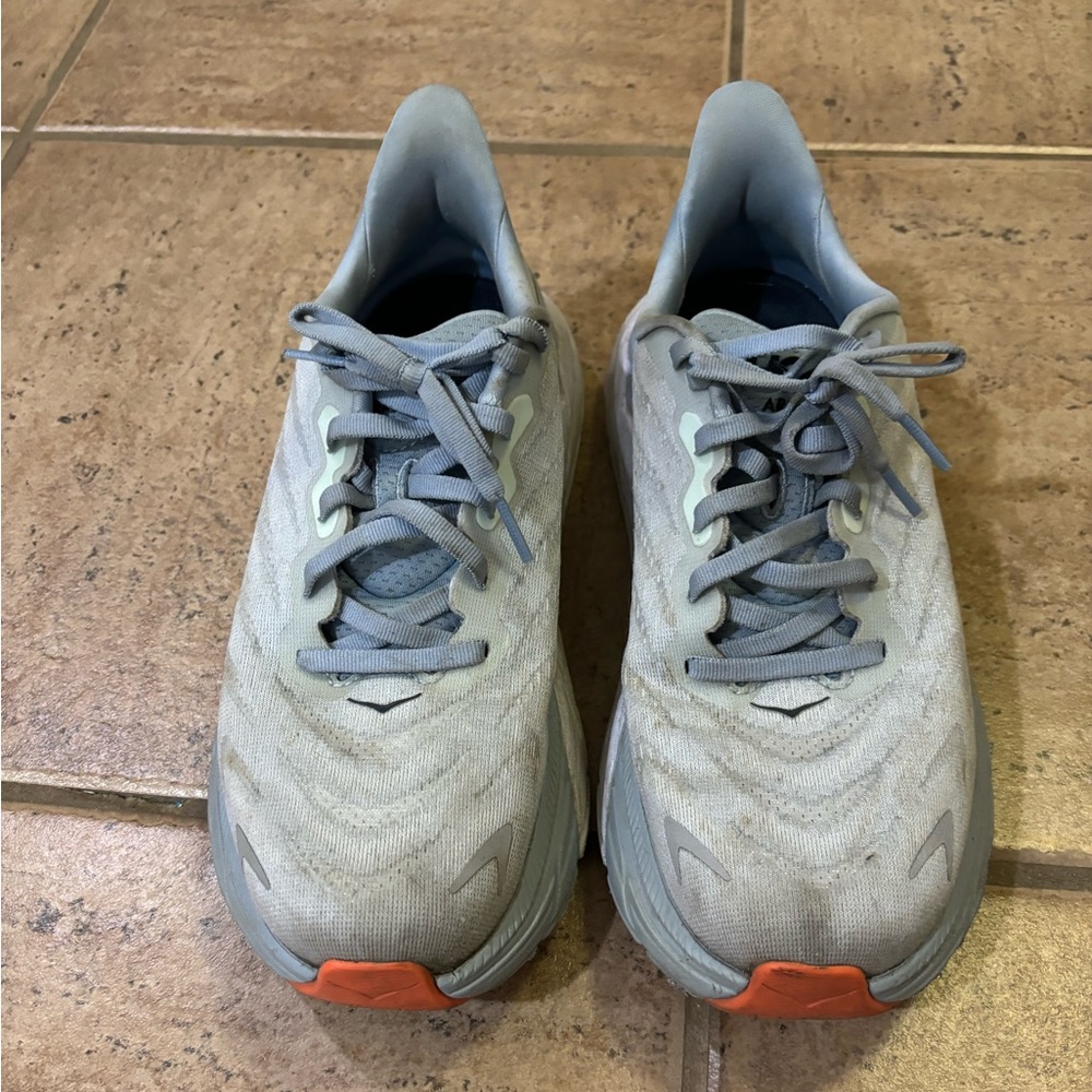 Hoka Arahi 6